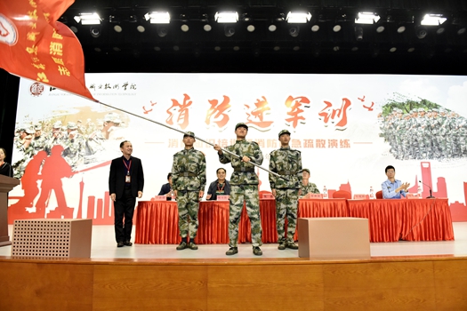 消防進(jìn)軍訓(xùn)2.jpg