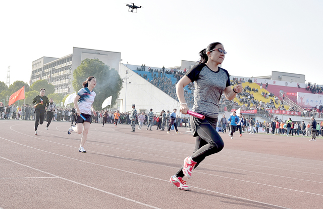顧建新_奮力向前.jpg