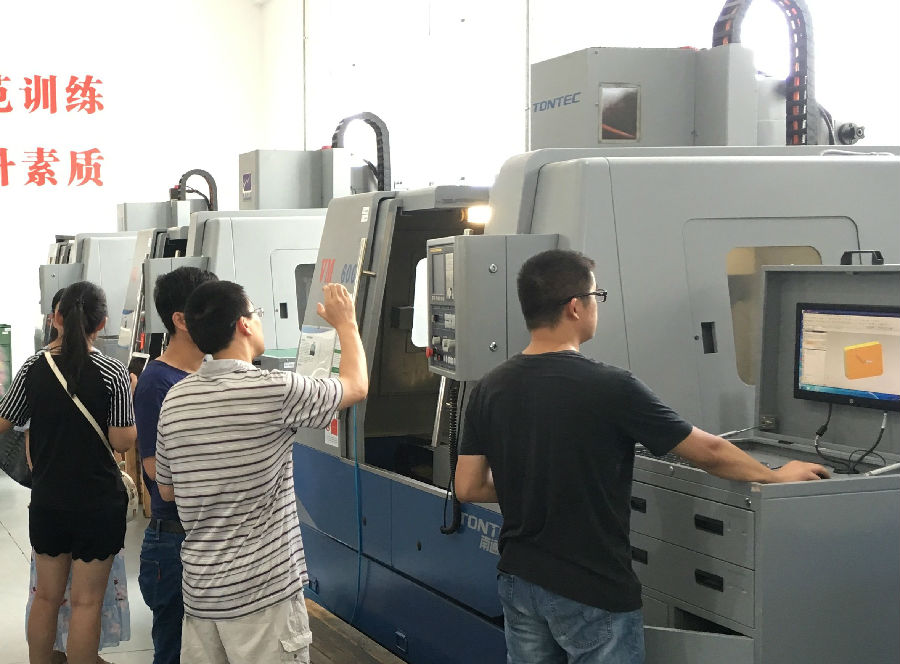 沖壓模具工程實踐加工現場1.jpg