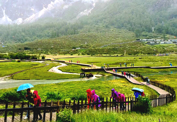 稻城山道(倪雪軍攝影).jpg