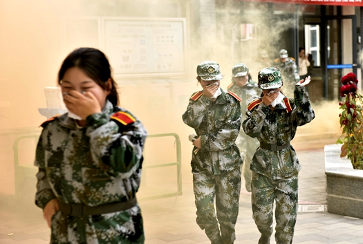 消防進(jìn)軍訓(xùn)3.jpg