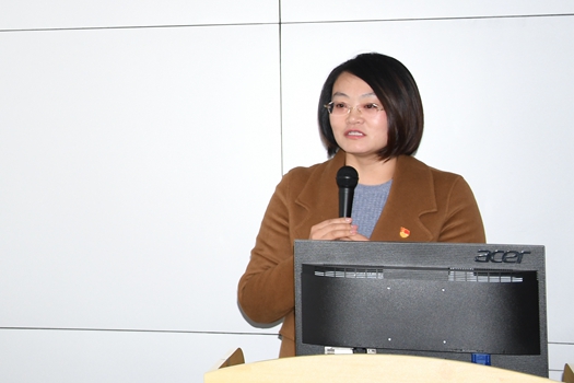 無錫山聯(lián)村黨總支書記朱虹現(xiàn)場交流_副本.jpg