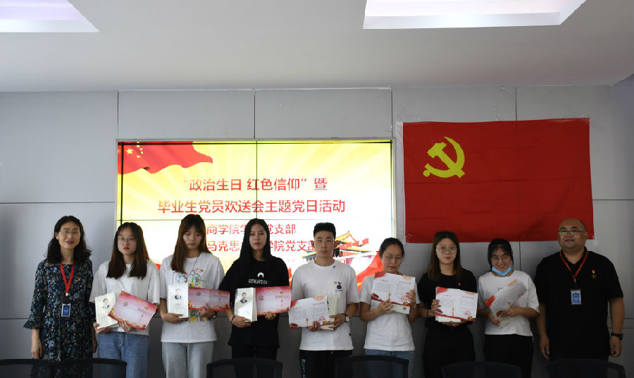 學生發放賀卡.jpg